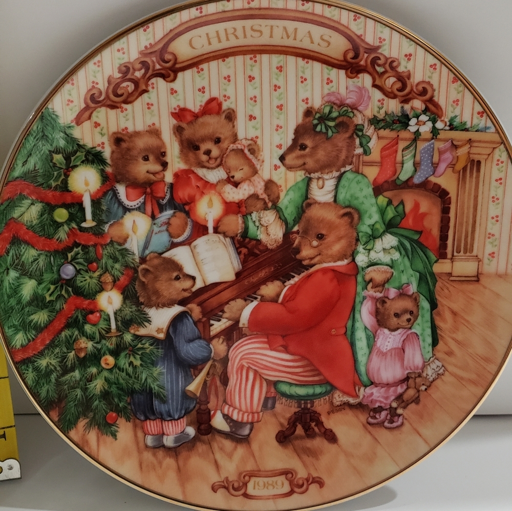 1989 Avon collector plate